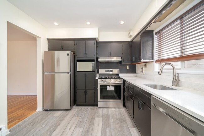 Photo - 121 Ogden Ave. Unidad 2