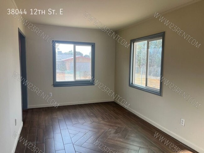 Photo - 38044 12th St E