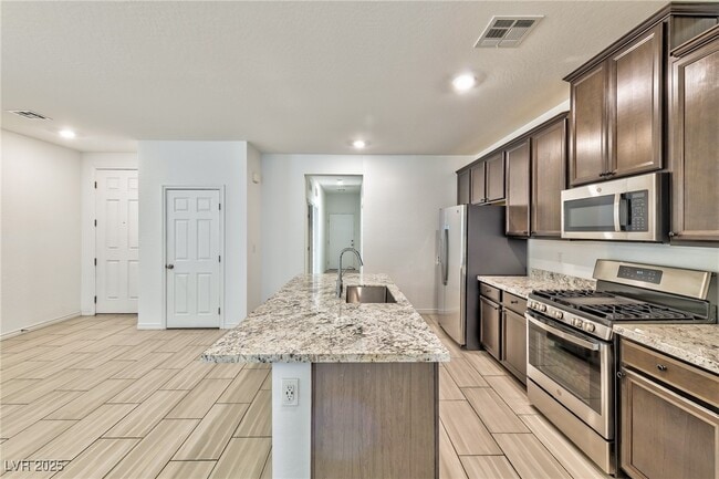 Photo - 988 Edel Hest Ave