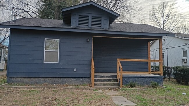 Building Photo - 2531 Pershing Ave