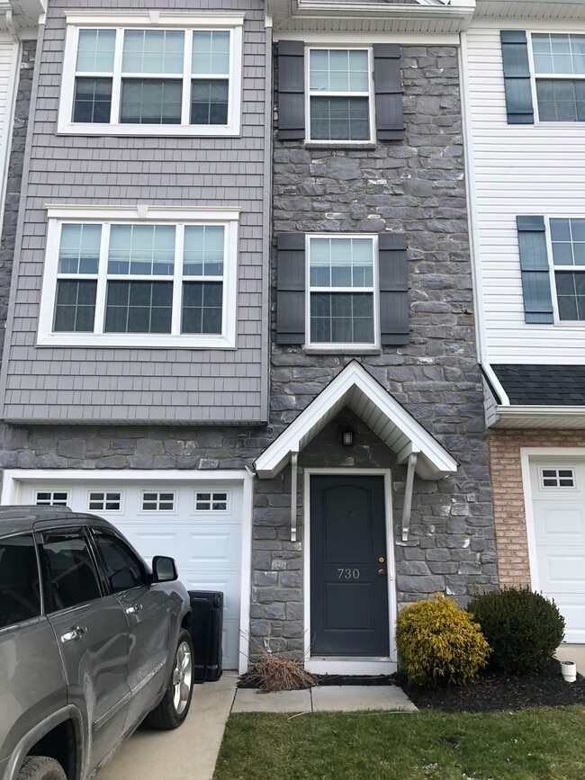 Building Photo - Beautiful 3 Bedroom, 2.5 Bath Townhome in Dallastown School District!