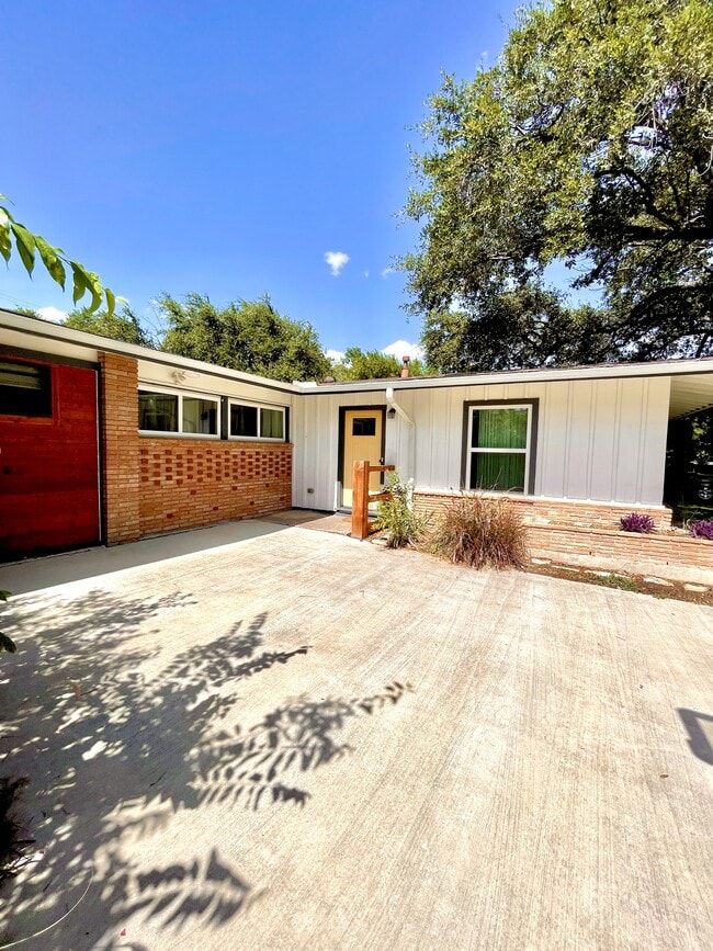 403 Marquis Ln