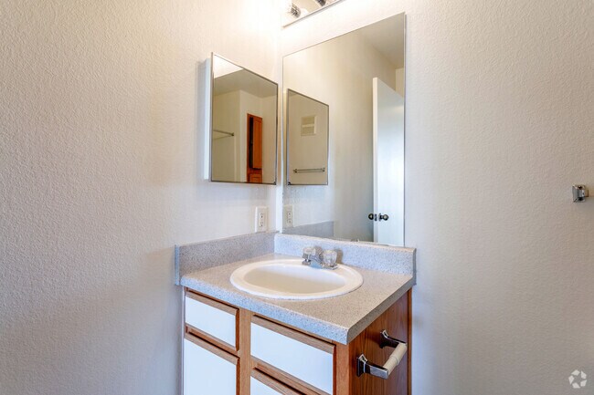 2BR, 2BA - 954SF