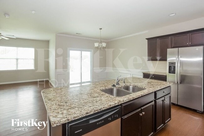 Photo - 133 Kingsway Dr