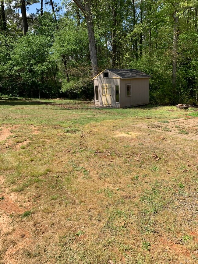 Photo - 207 McLeod Dr