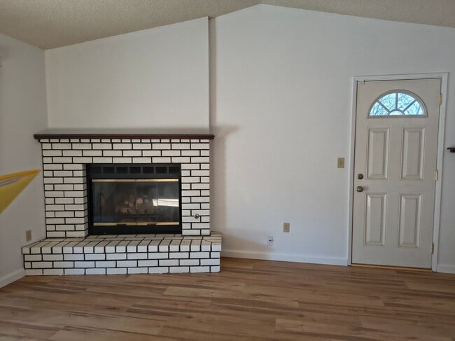 Photo - 1475 Godell St