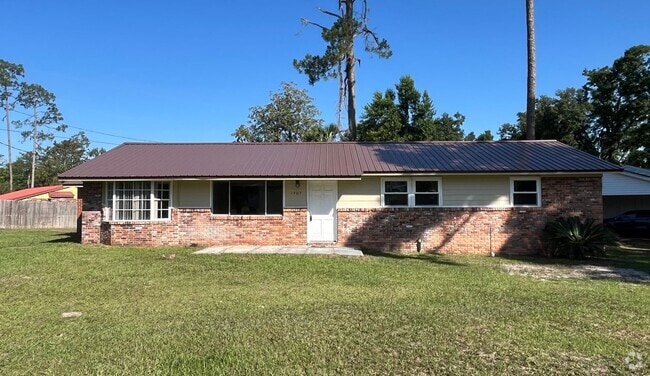 Building Photo - Charming 4-Bedroom Brick Home on Spacious ...