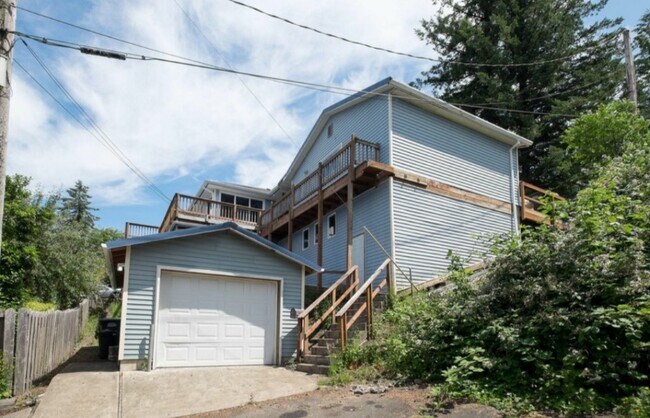 Photo - 176 SE Cedar St Apartment