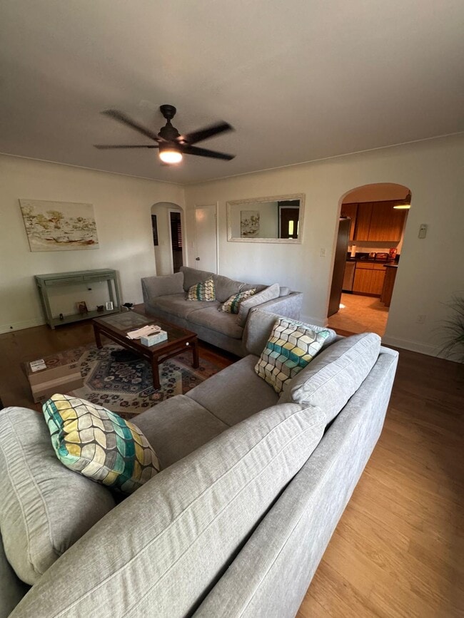 Photo - 521-512 12th Ave N