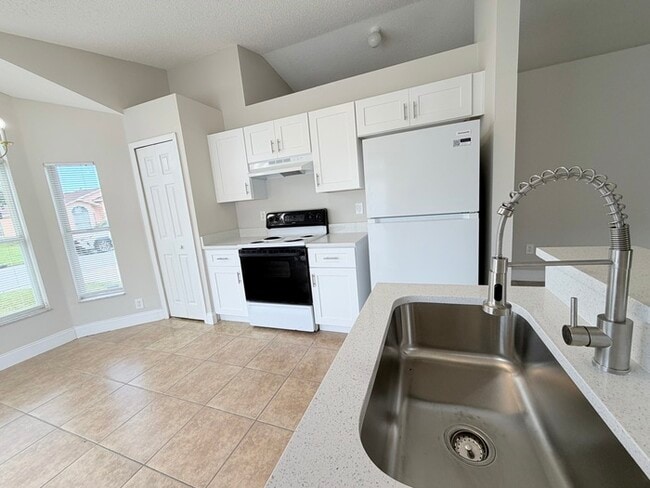 1828 Lacy Ln