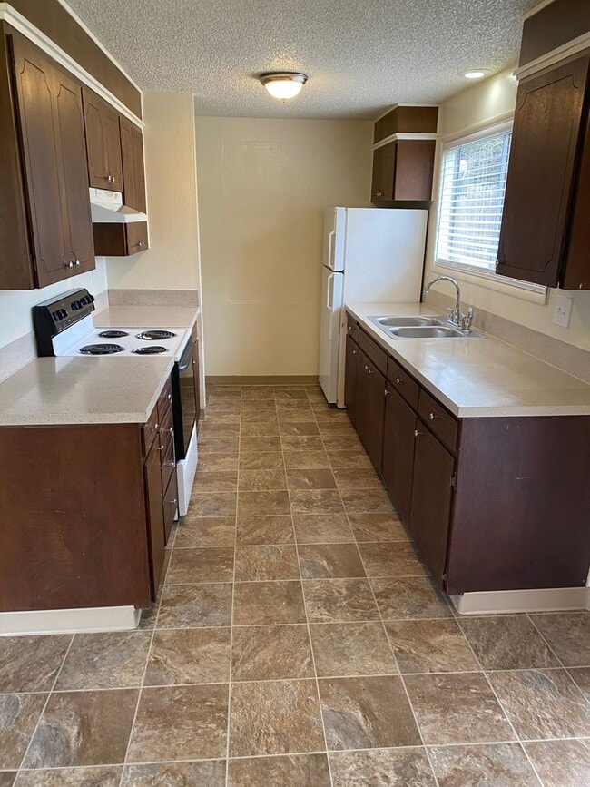 Photo - (473) Walnut Duplex - 2 Bedroom / 1 Bathroom Unit 563