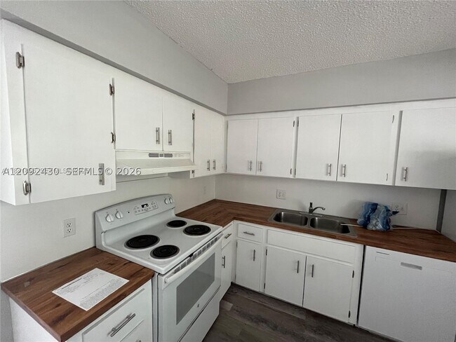 37-39 SE 15th St Unit 2
