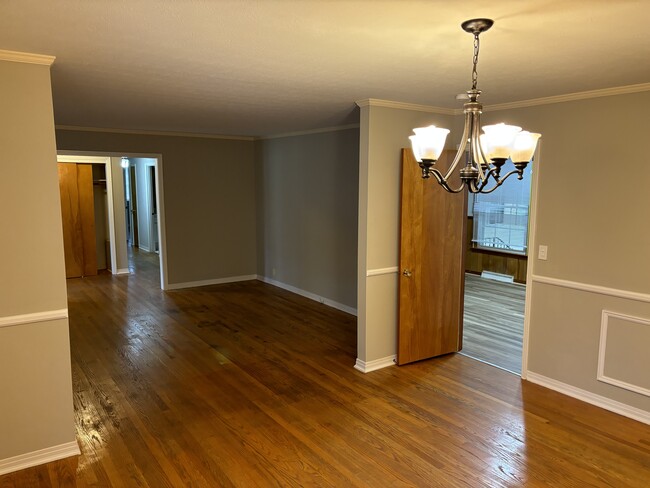 Photo - 333 E 14th St