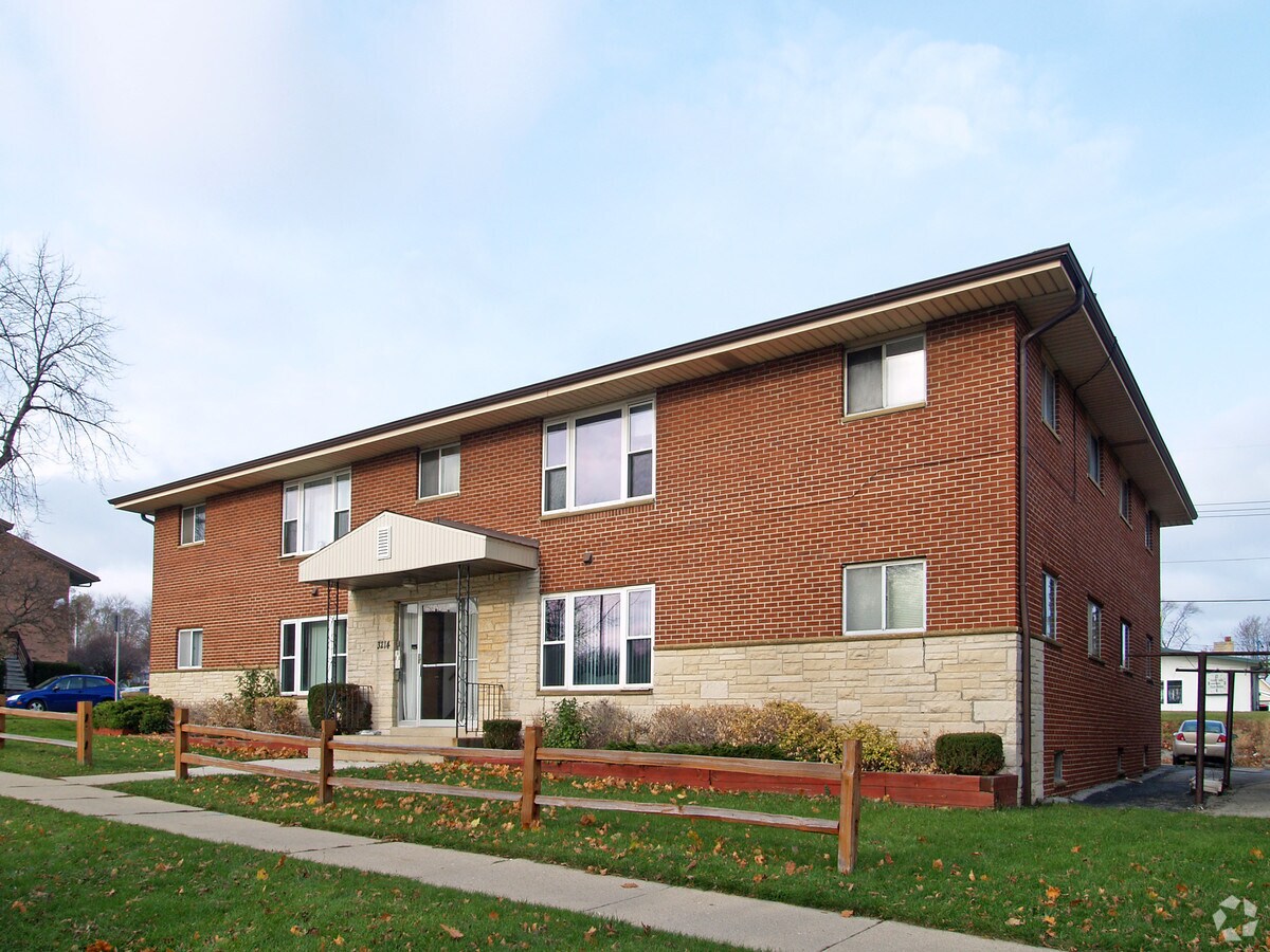 Photo - 3214 W Fardale Ave Apartments