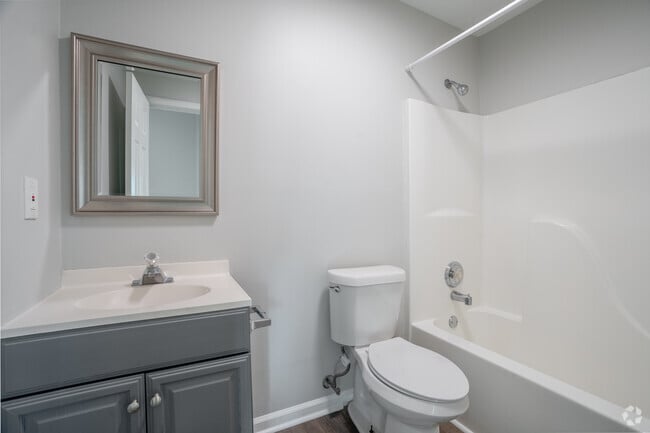 2BR, 2BA - 922SF - Second Bathroom - Jackson Place Apartments