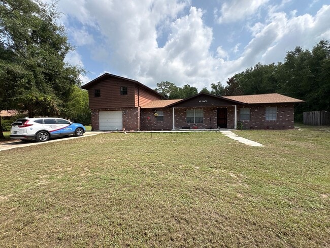 Building Photo - Large studio apartment with use of pool!