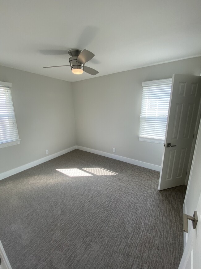 Dormitorio 1 - 14316 Condon Ave