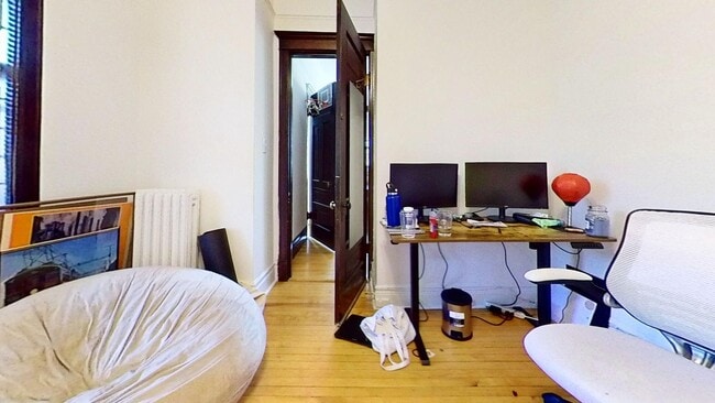 Photo - Top Floor Wrigleyville Two Bed Includes Heat Unit 1017 3