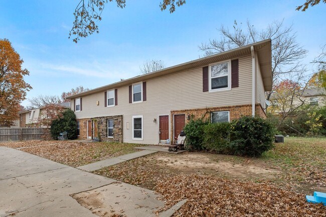 Photo - N Betty Jo Dr Fourplex Unidad 628