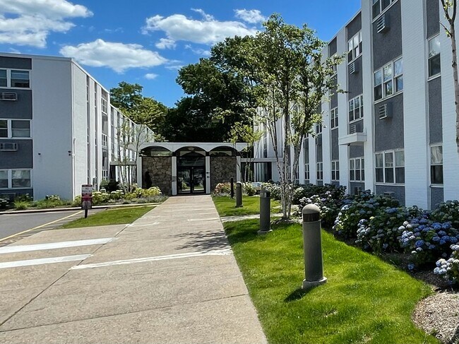 Fully Renovated Modern Apartments