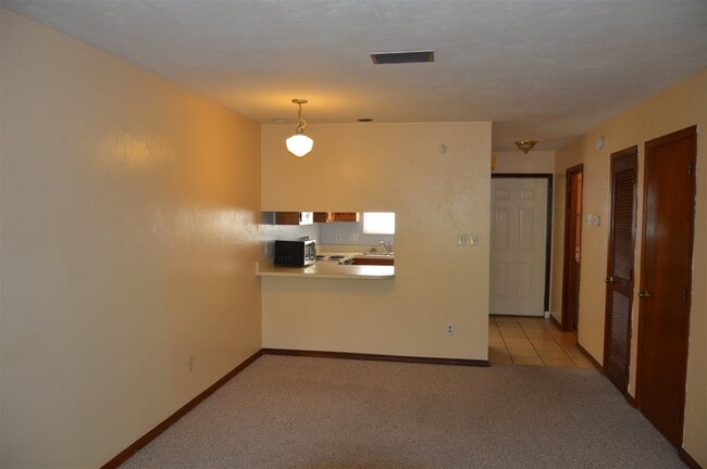 Photo - 1102 Greentree Ct
