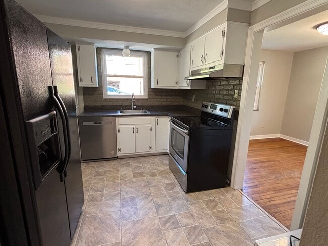 Photo - 4 Bedroom Home in Pleasant Hills! - Availa...