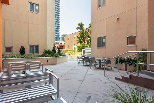 Building Photo - ***STUNNING 1 BED 1 BATH***CENTRAL A/C***W... Rental