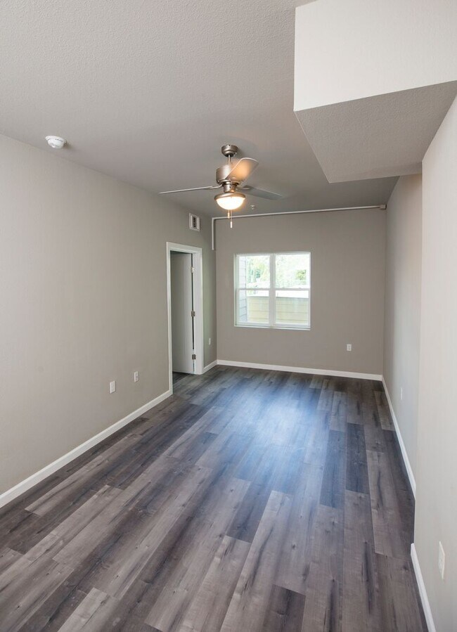 Photo - 3/2 - Walking distance to campus Unit 3/2
