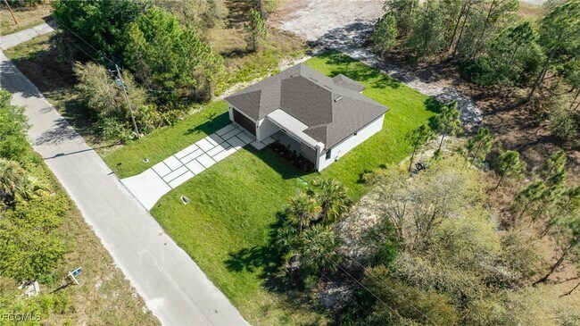 Building Photo - 567 Flamingo Ave S