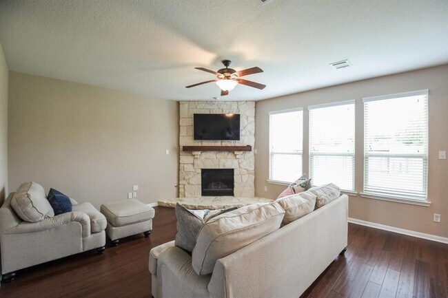 Photo - 7002 Edwanna Ln