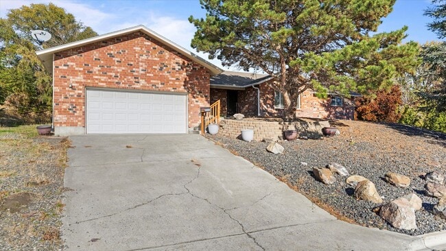 Building Photo - Stunning 4-Bedroom Modern Home in West Richland