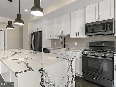 Building Photo - 1868 Frankford Ave