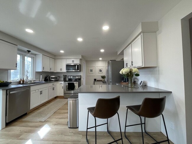 Completely renovated kitchen with island, room for 3 seats - 2591 Buffalo Rd Unidad 1