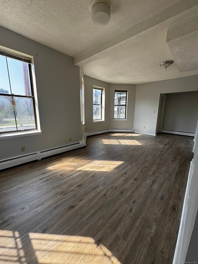Building Photo - 54 Maple Ave Rental