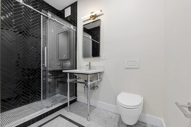 Photo - 138 E 38th St Unidad 8B