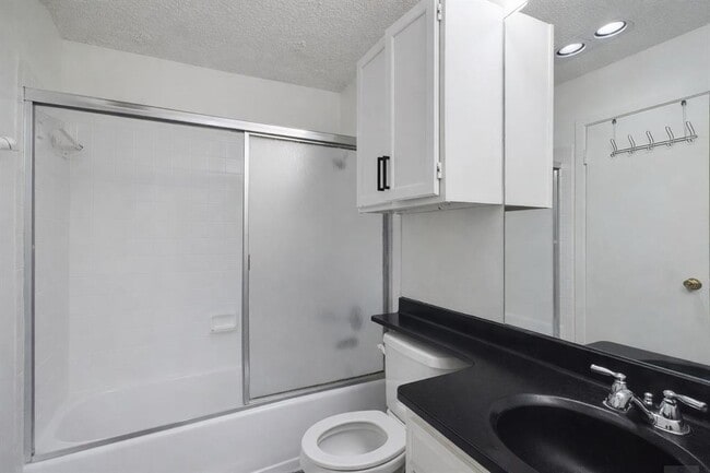 Photo - 908 Poplar St Unit 201