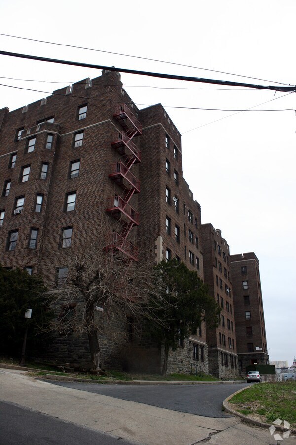 28-30 Locust Hill Ave - 28-30 Locust Hill Ave