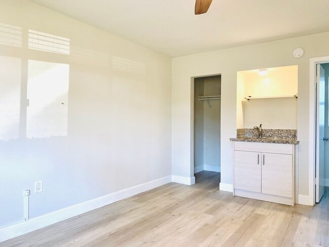 Photo - AVAILABLE NOW! LIVE IN THE HEART OF LA JOL... Unit 1141 Silverado St #107