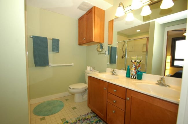 Photo - 323 W Broadway