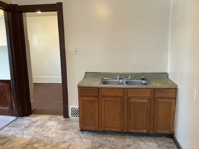 Building Photo - 2513-2515 N Holton St Unit Upper