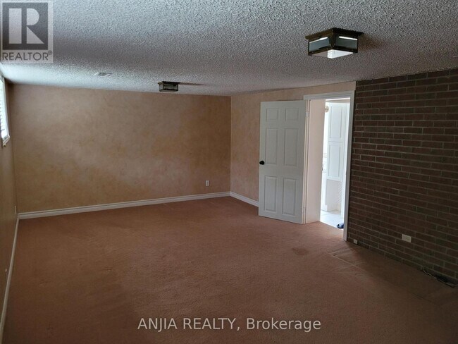 Photo - 1299 Shamir Crescent
