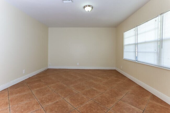 Photo - 4060 Kent Ave