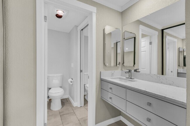 Photo - Sunset Ridge 2 bed 1.5 bath condo W/S/G in... Unit E13