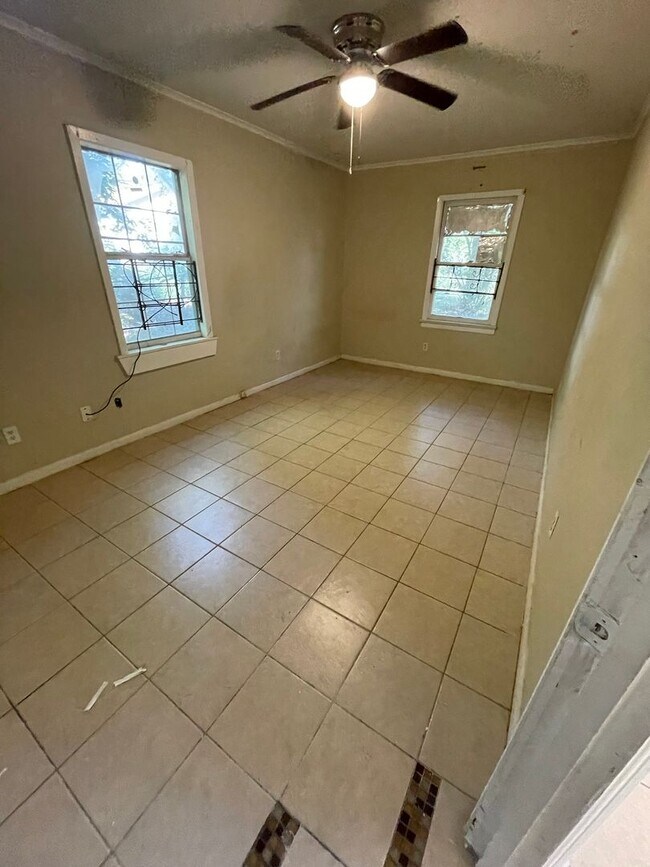 Photo - Cute One Bedroom Unit in Queensborough