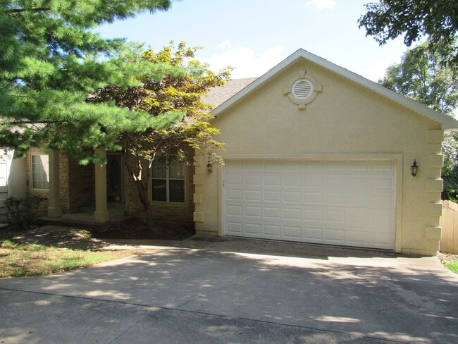 Building Photo - Osage Beach house for rent