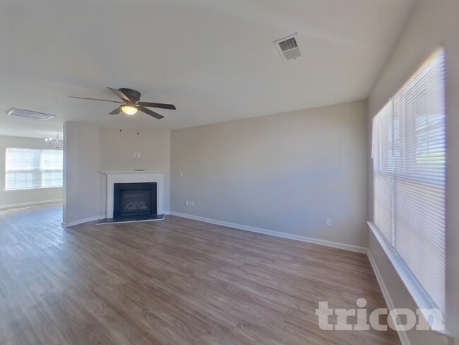 Photo - 747 Markham Cir