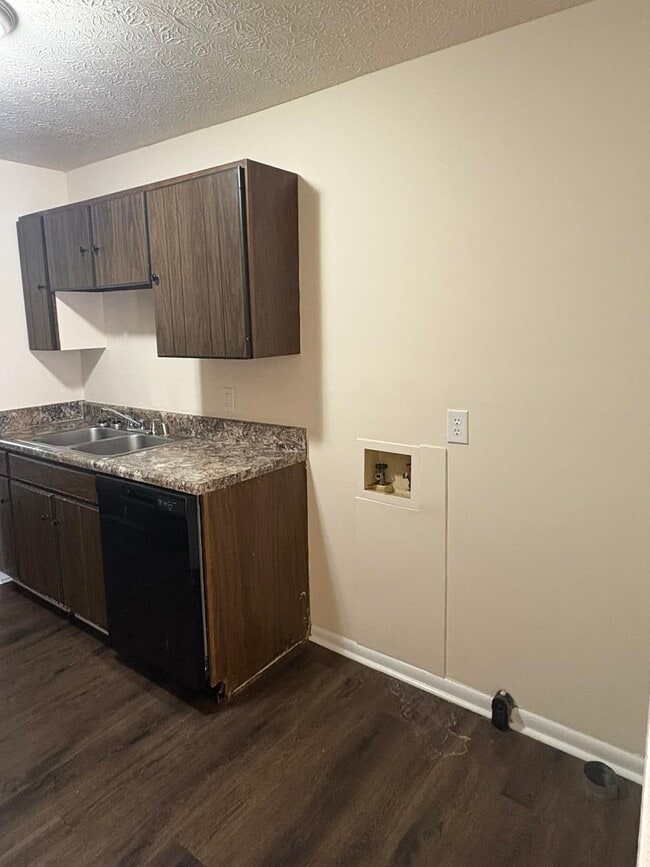 Photo - 1617 McIntosh St
