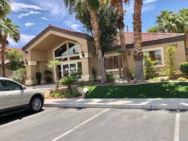 Building Photo - Beautiful 2Bed/2Bath Condo located in Henderson's Mission Ridge gated Community