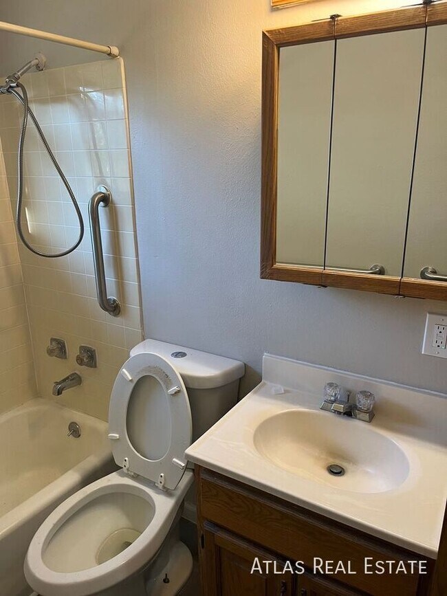 Photo - 2519 Wood Ave