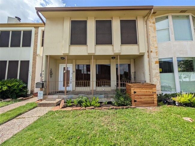 Building Photo - 4512 Dickson St Rental